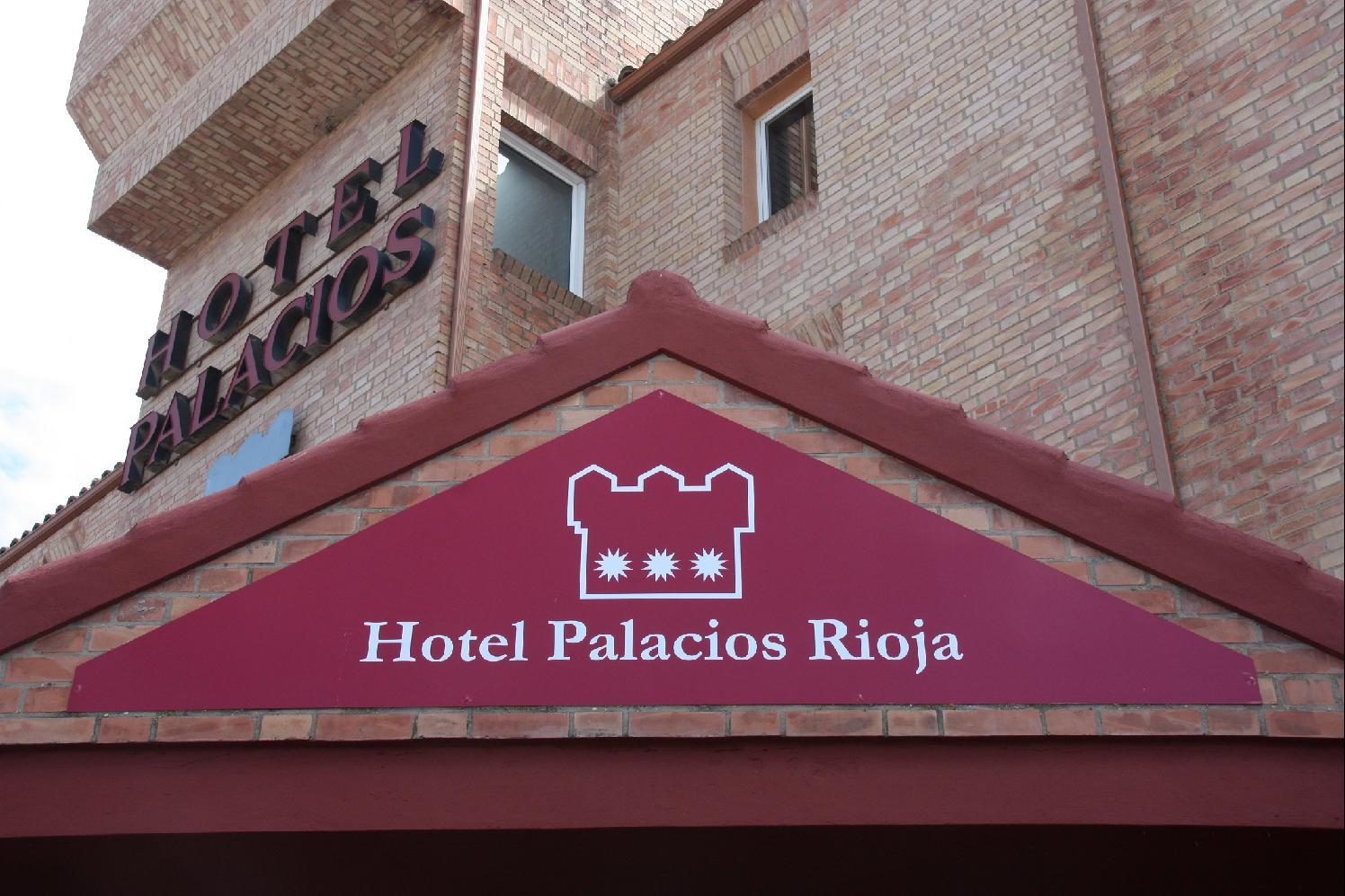 Hotel Palacios Alfaro Exterior photo
